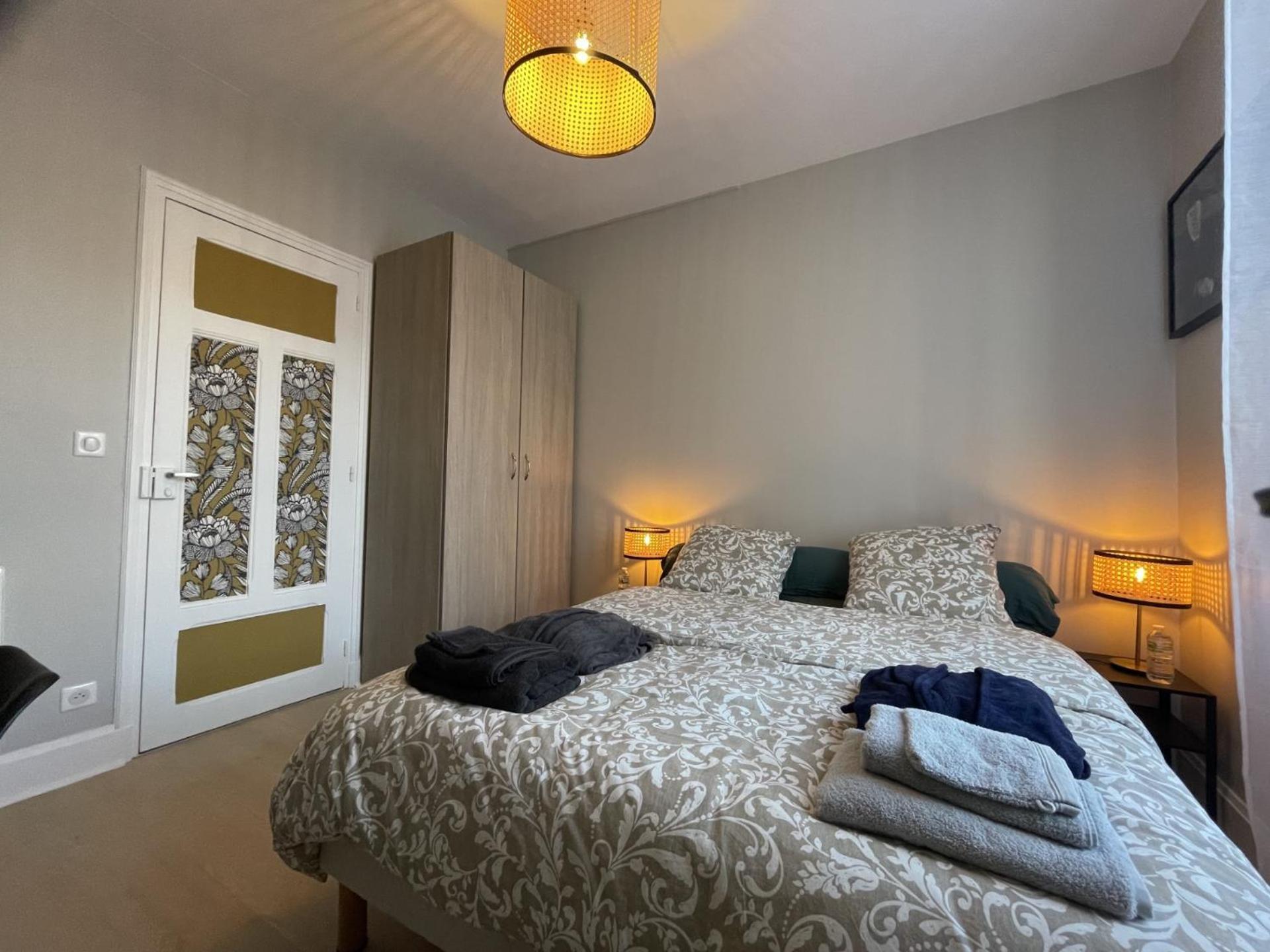 Le Treize Au Coeur Du Bouchon Apartman Troyes Kültér fotó