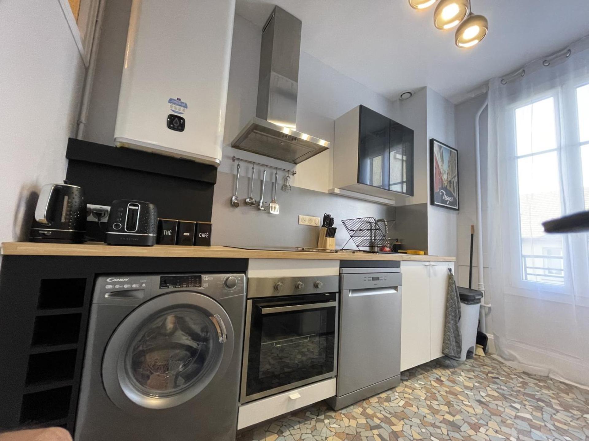 Le Treize Au Coeur Du Bouchon Apartman Troyes Kültér fotó